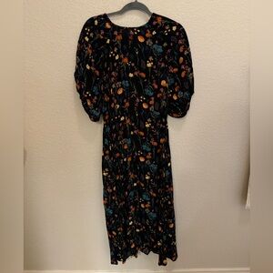 NWT floral dress with tie in back